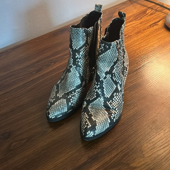 Snakeskin booties - Picture 2 of 3